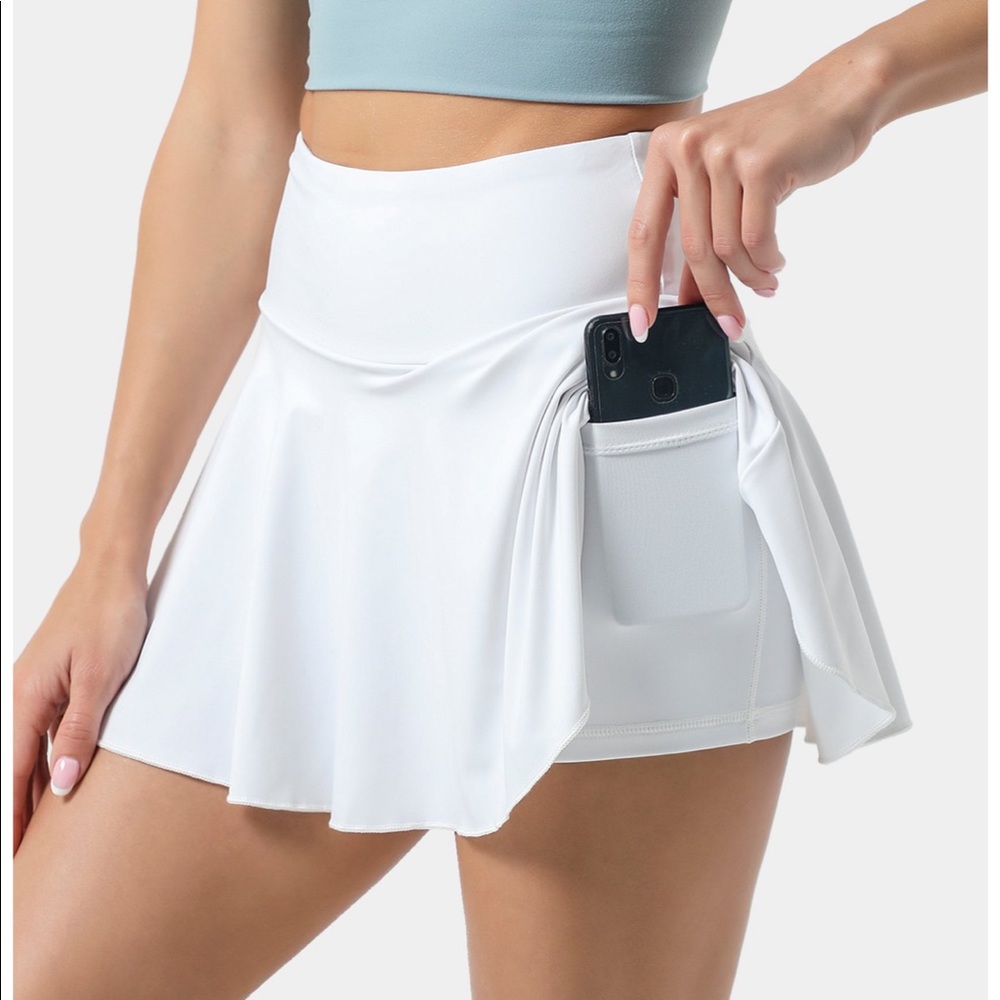 Exclusive white Lululemon tennis skirt